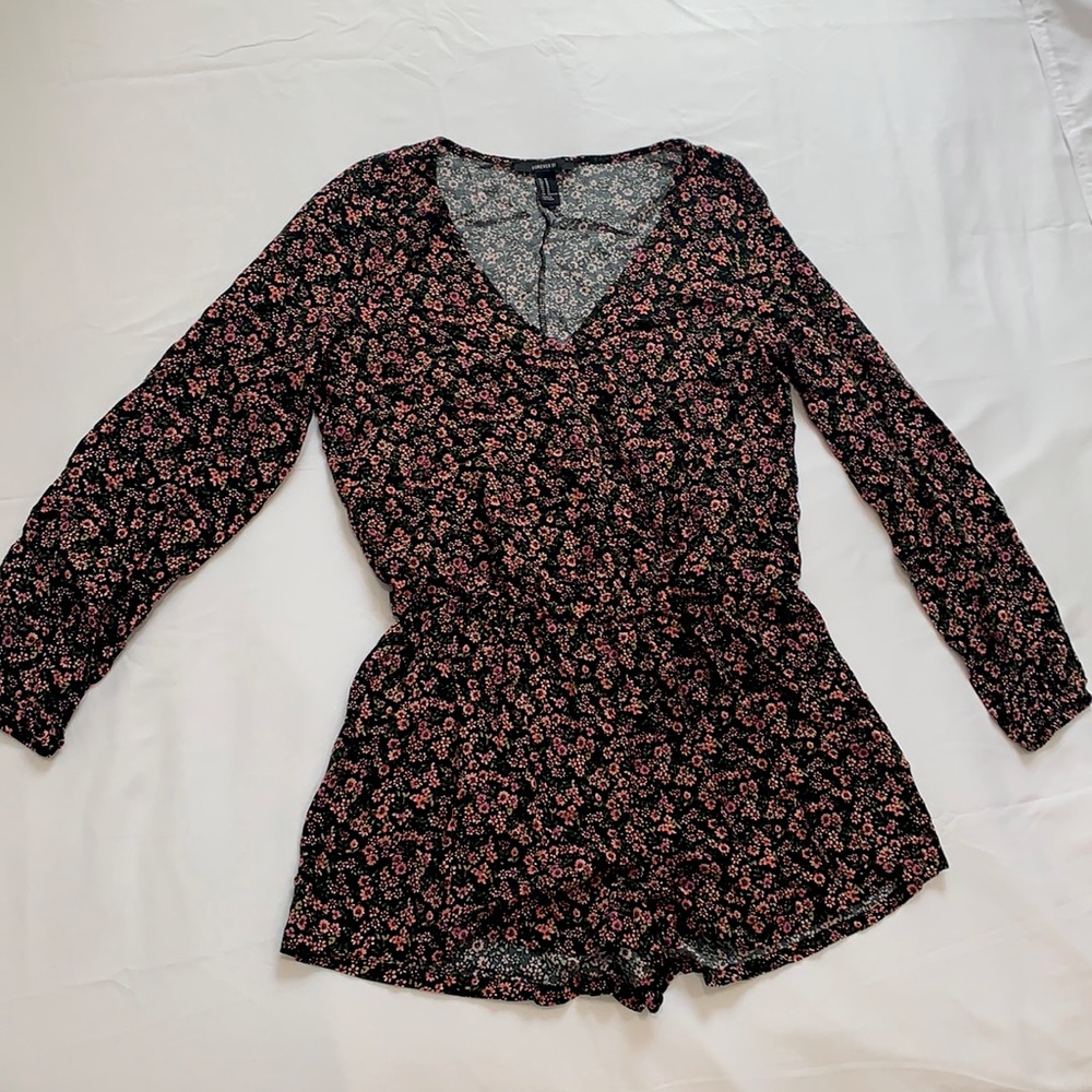 Forever 21 Ditsy Floral Print Romper size M